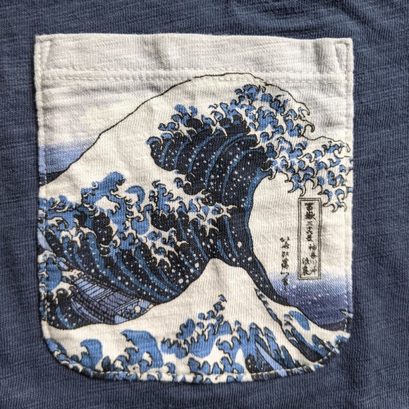 Uniqlo Hokusai wave (Japanese) pocket tee - navy blue - Men's S, Women M - rare - Picture 4 of 4